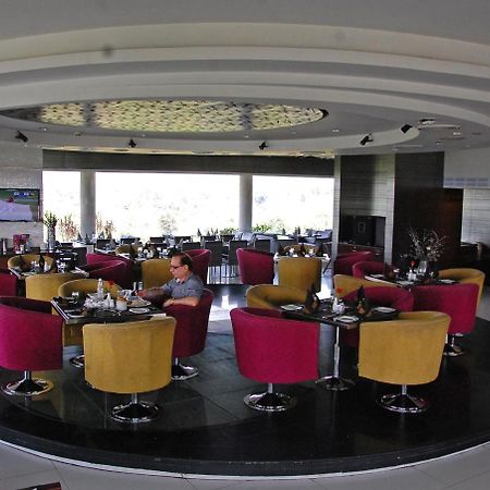Hotel Shivalikview Chandīgarh Екстериор снимка