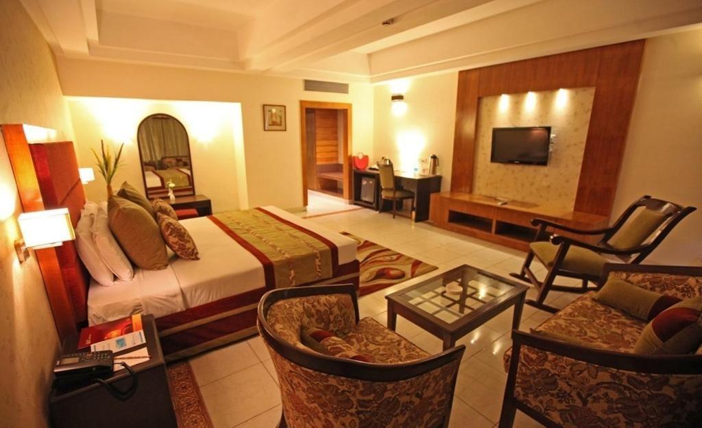 Hotel Shivalikview Chandīgarh Екстериор снимка