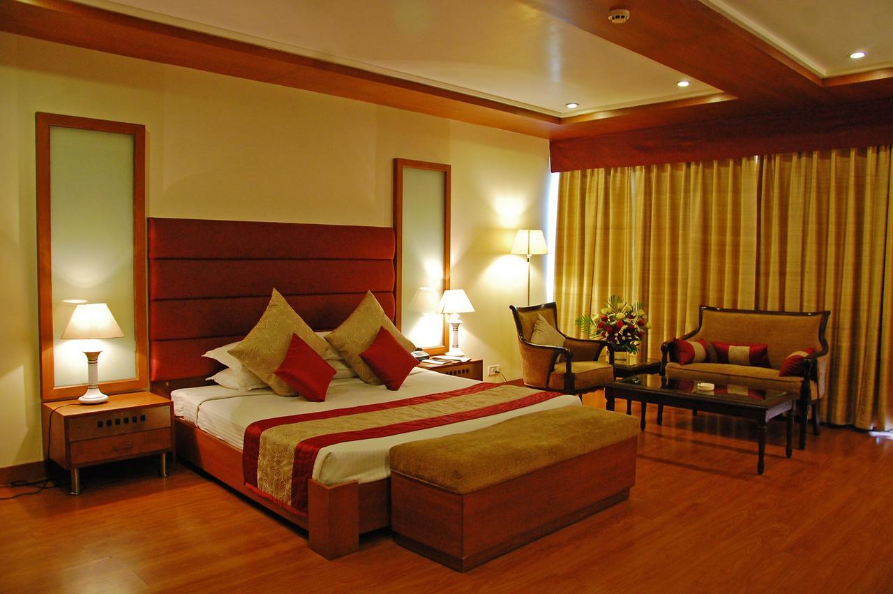 Hotel Shivalikview Chandīgarh Екстериор снимка